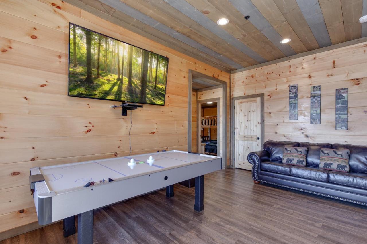 Great Smoky Lodge, 7 Bedroom New Construction, Pets, Wifi, Hot Tub, Sleeps 20 Gatlinburg Exterior photo